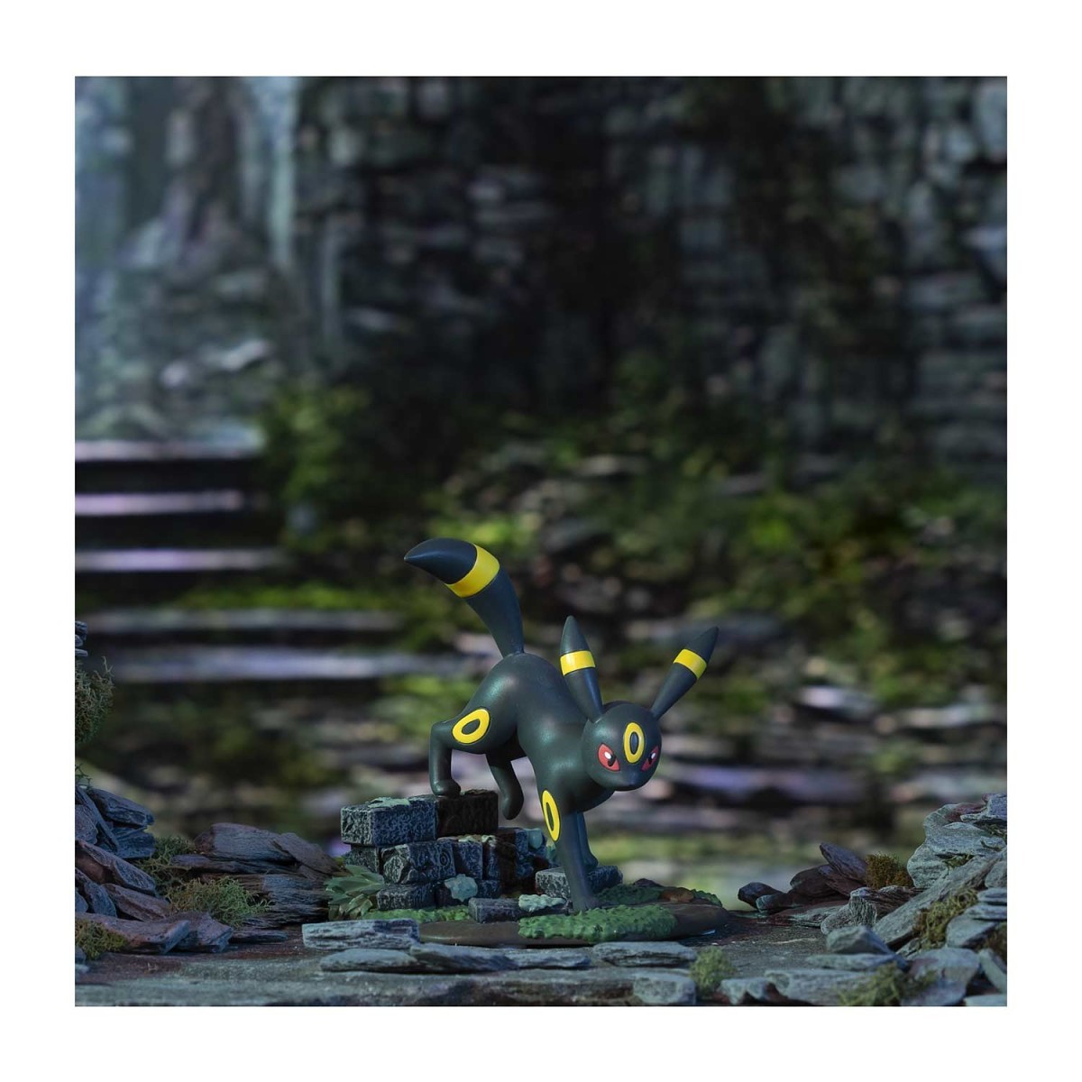 Midnight Prowl with Umbreon Evolving Personalities Figure - Image 5